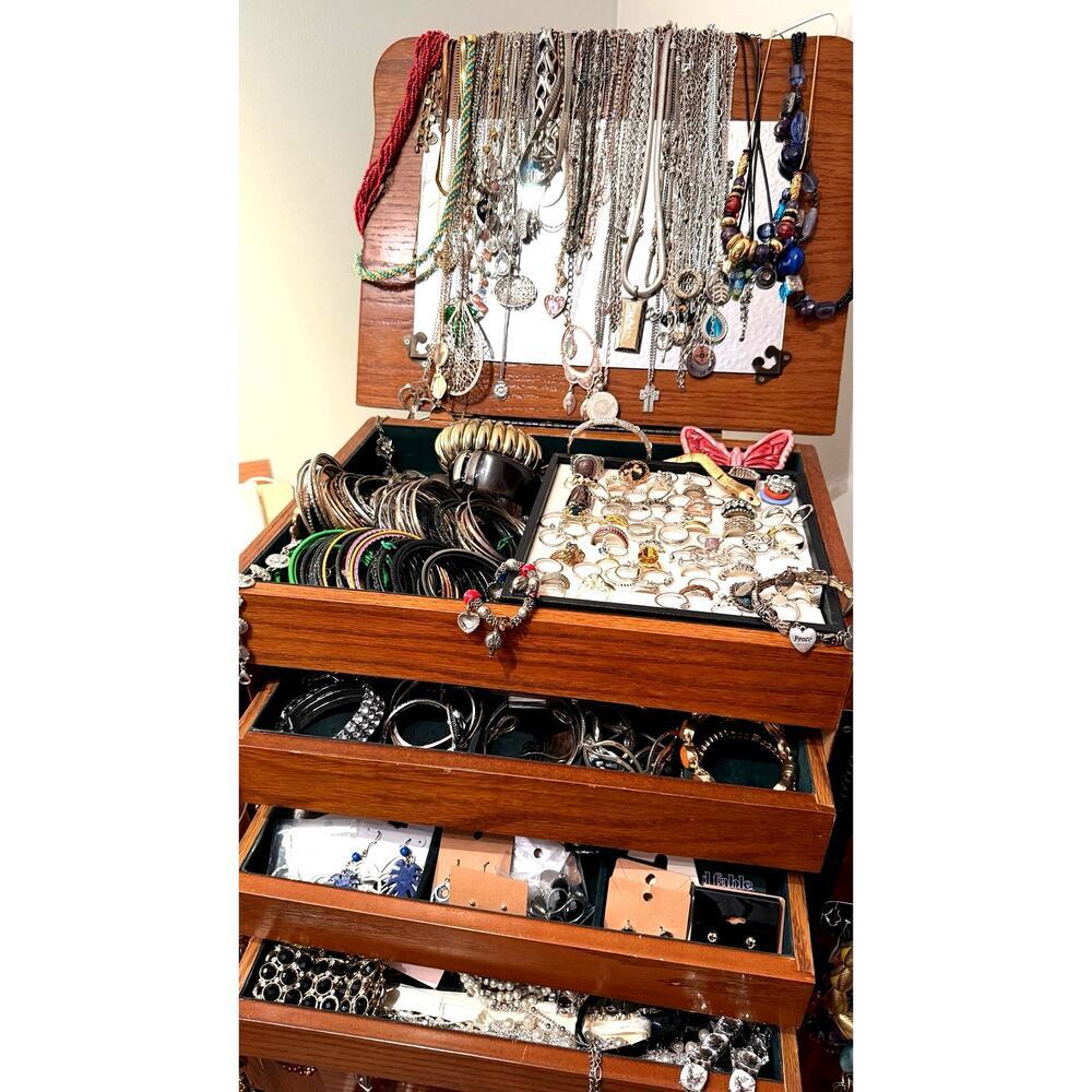 💎 Jewelry Bundle Blowout 🔥 3 ea. Necklaces, Bracelets & Earrings + Add-Ons! ! - Picture 4 of 7
